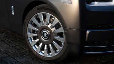 Rolls-Royce Phantom - The Gentleman&#039;s Tourer wheel