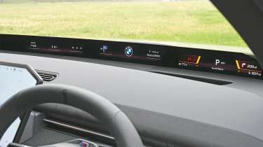 BMW iX3 - driver display
