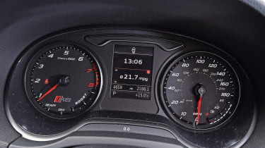 Audi RS3 - dials