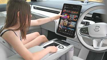 Volvo EX90 Ultra Twin Motor Performance - daughter with screen