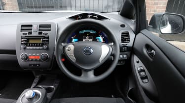 Nissan Leaf Visia interior