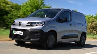 Peugeot E-Partner - front tracking