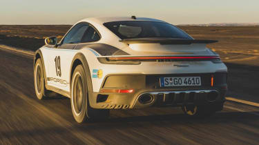 Porsche 911 Dakar - rear tracking
