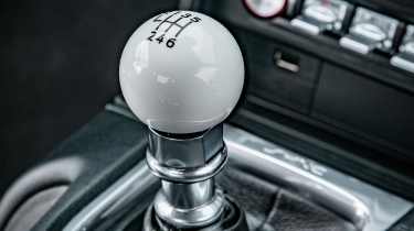 Ford Mustang Bullitt - gear lever