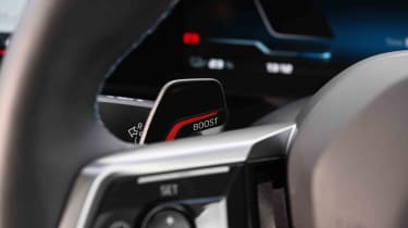 BMW i5 Touring - Boost steering wheel paddle