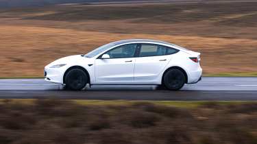 Tesla Model 3 RWD - side action