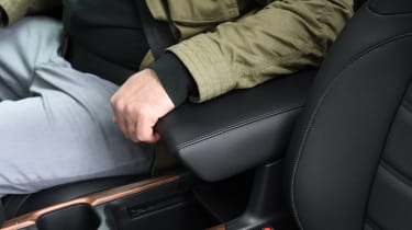 Honda CR-V - armrest