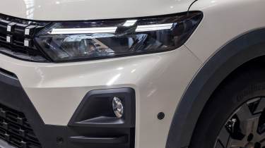Dacia Jogger facelift - front light