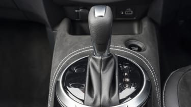 Nissan Juke hybrid gear lever