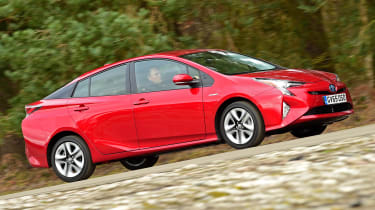 Toyota Prius 2016 UK - side tracking