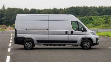 Toyota Proace Max - side static