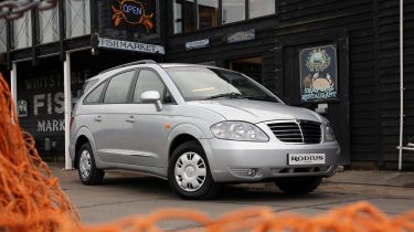 SsangYong Rodius front three-quarters