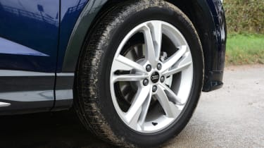 Audi Q3 - front o/s wheel