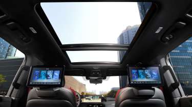 Nissan Patrol Nismo - sunroof and rear screens