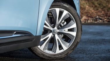 Renault Grand Scenic - wheel detail