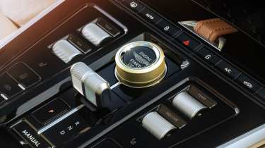 Aston Martin DBX GT - controls