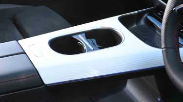 Mercedes GLB electric - front cup-holder