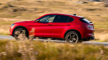 Alfa Romeo Stelvio - side action