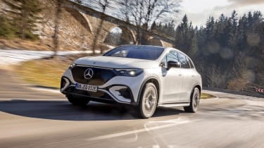 Mercedes EQE SUV - front action