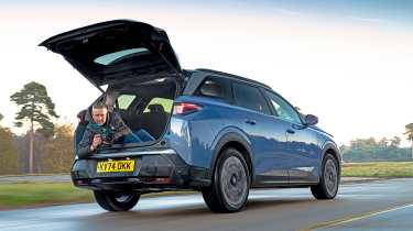 Peugeot 5008 Hybrid GT - photos out the back