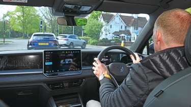 VW Tayron - driving