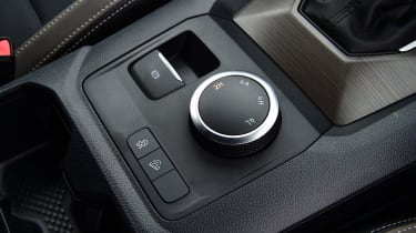 Volkswagen Amarok - centre console