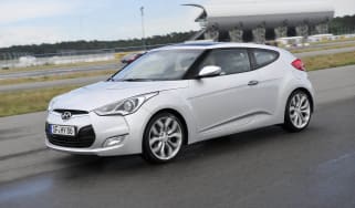 Hyundai Veloster front tracking