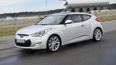 Hyundai Veloster front tracking