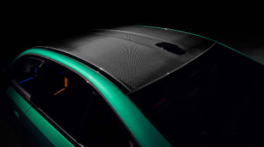 BMW M5 - carbon roof