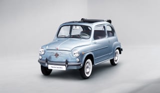 SEAT 600