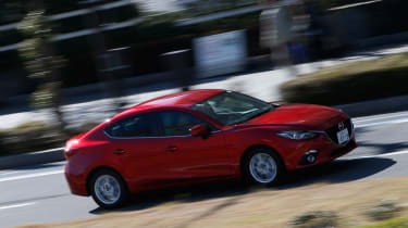Mazda 3 Hybrid profile action