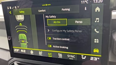 Dacia Bigster - safety screen