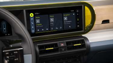 Fiat Grande Panda La Prima - infotainment screen 