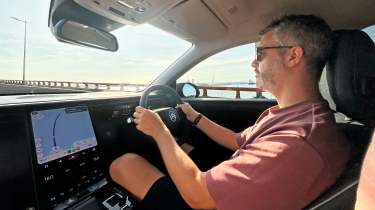 Citroen e-C5 Aircross - driving in France