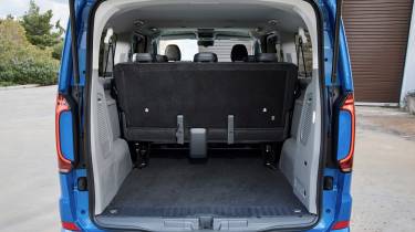 Volkswagen Transporter e-Shuttle - boot