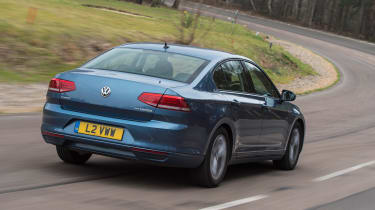 Volkswagen Passat BlueMotion 2016 - rear tracking