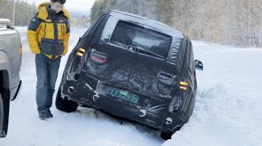 Genesis GV90 - rear end in a ditch