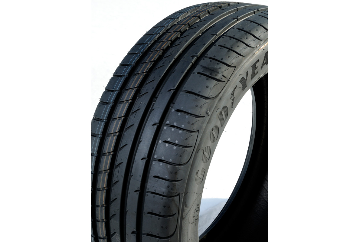 Goodyear UltraGrip 8 Performance Auto Express