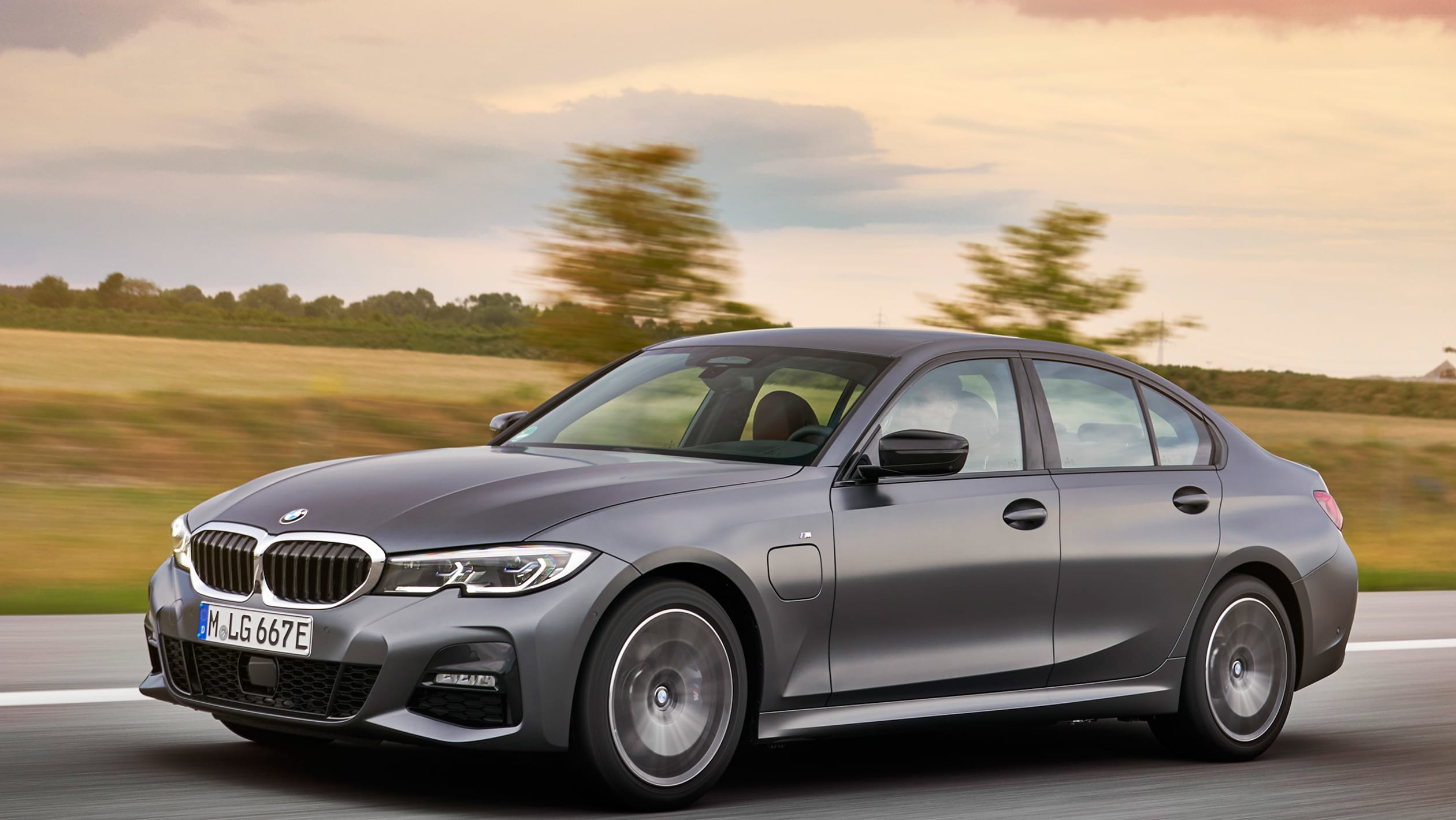 New BMW 330e 2019 review - pictures | Auto Express