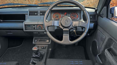 Renault 5 GT Turbo Raider dash