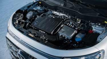 Mercedes GLB - engine