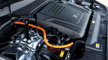 Range Rover Sport P400e - engine