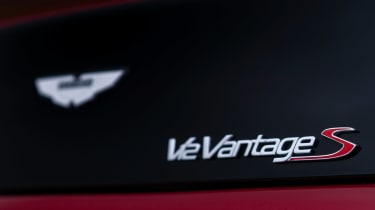 Aston Martin V12 Vantage S Roadster badge
