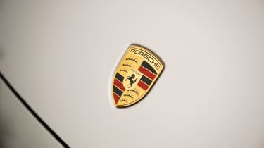 Porsche 911 Carrera - Porsche badge