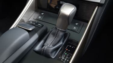 Lexus IS 300h LT centre console
