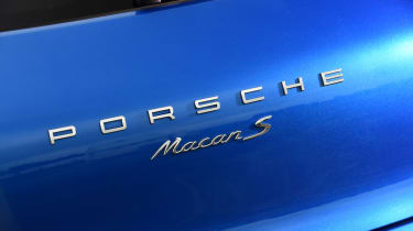 Porsche Macan - badge
