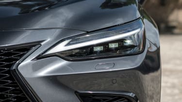 Lexus NX 450h+ - front light