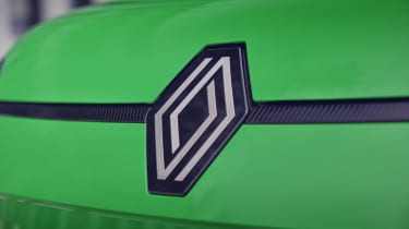 Renault 5 - Renault badge 