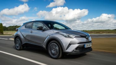 Toyota C-HR petrol - front tracking