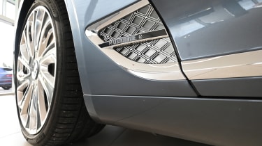 Bentley Continental GTC - front wing